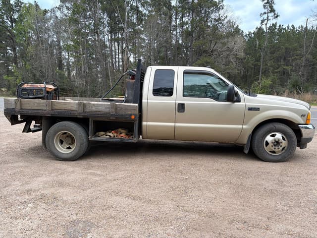 Image of Ford F-350 equipment image 1