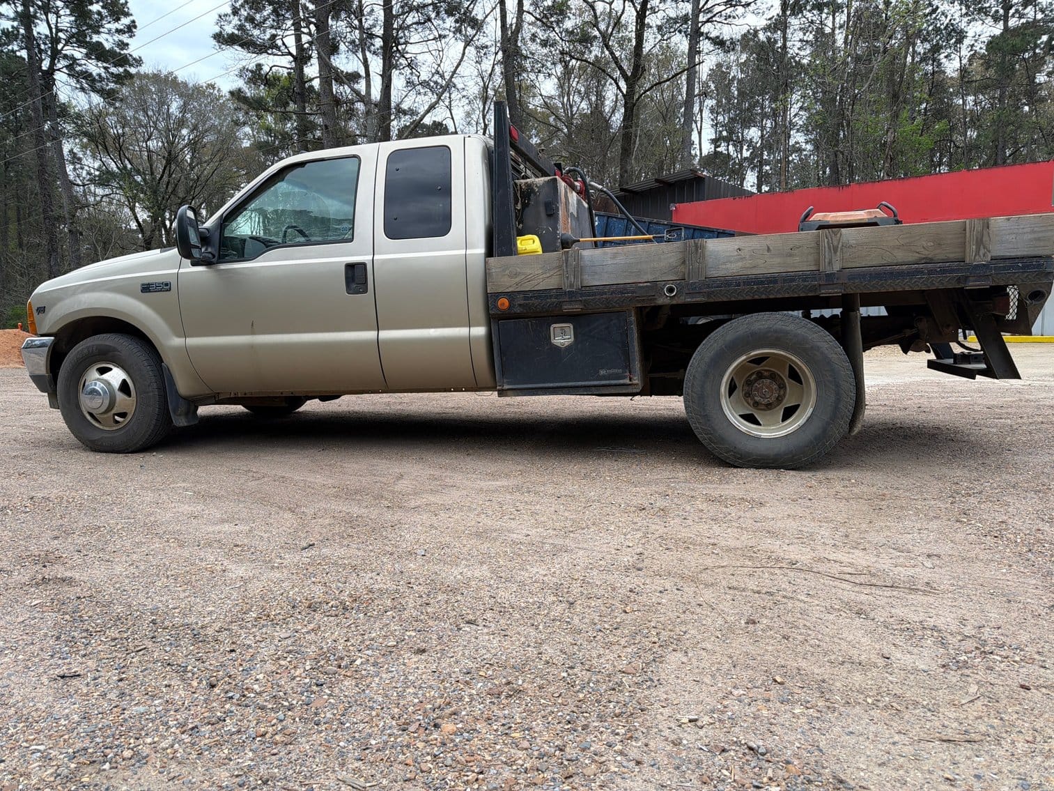 2001 Ford F-350 Equipment Image0