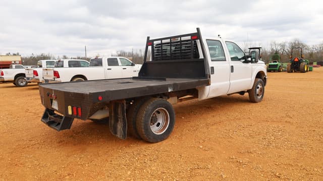 Image of Ford F-350 equipment image 2