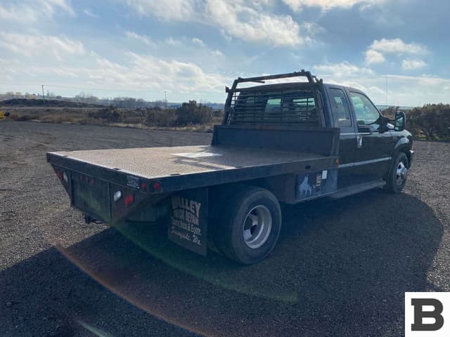 Image of Ford F-350 equipment image 4