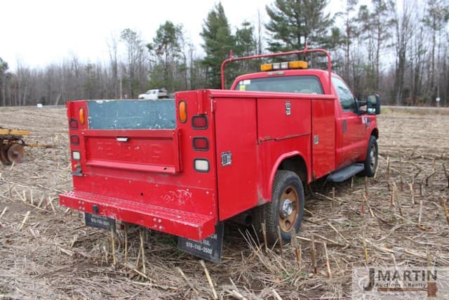 Image of Ford F-350 equipment image 2