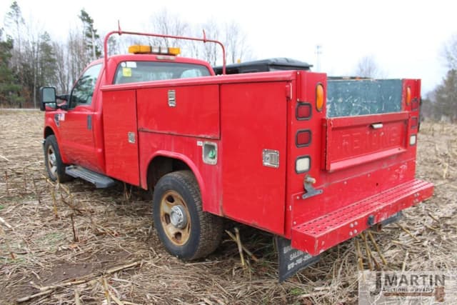 Image of Ford F-350 equipment image 3