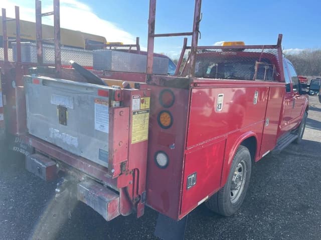 Image of Ford F-350 equipment image 3