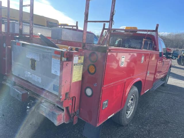 Image of Ford F-350 equipment image 2
