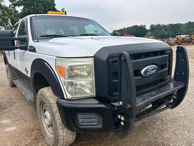 Image of Ford F-350 equipment image 4