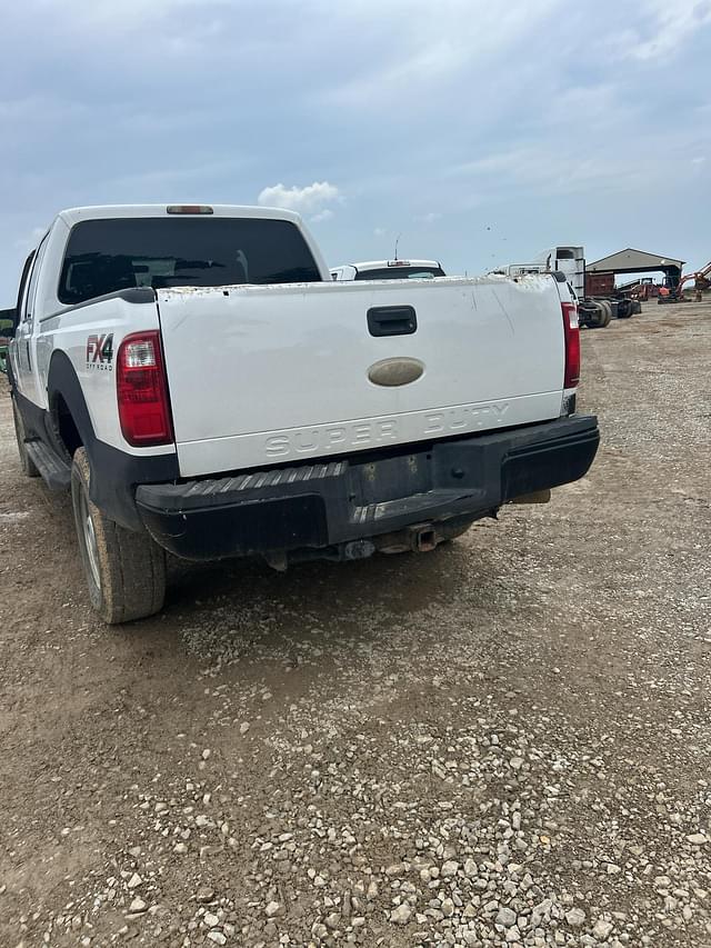 Image of Ford F-350 equipment image 2
