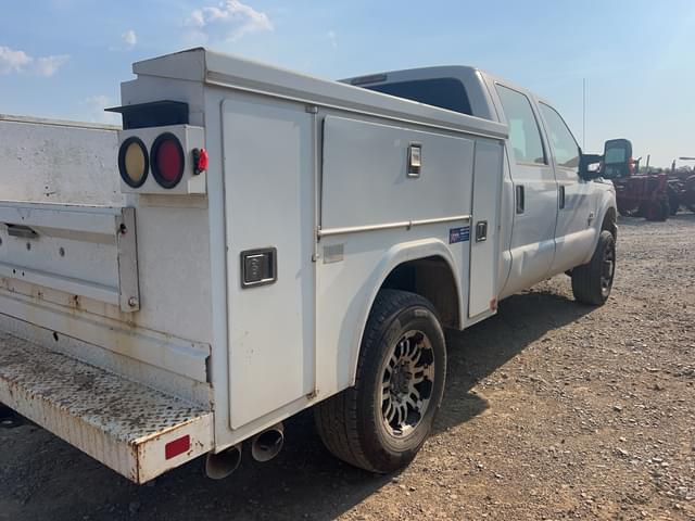 Image of Ford F-350 equipment image 3