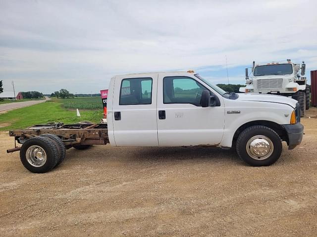 Image of Ford F-350 equipment image 4