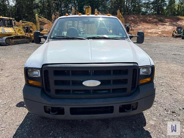 Image of Ford F-350 equipment image 1
