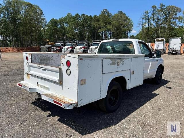 Image of Ford F-350 equipment image 3