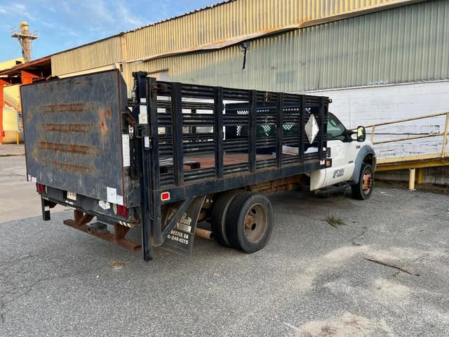 Image of Ford F-450 equipment image 4