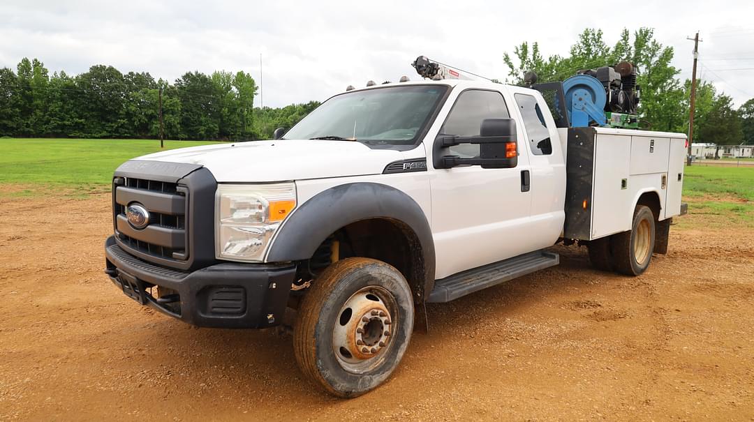 Image of Ford F-450 Primary image