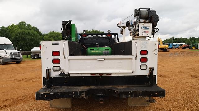 Image of Ford F-450 equipment image 4