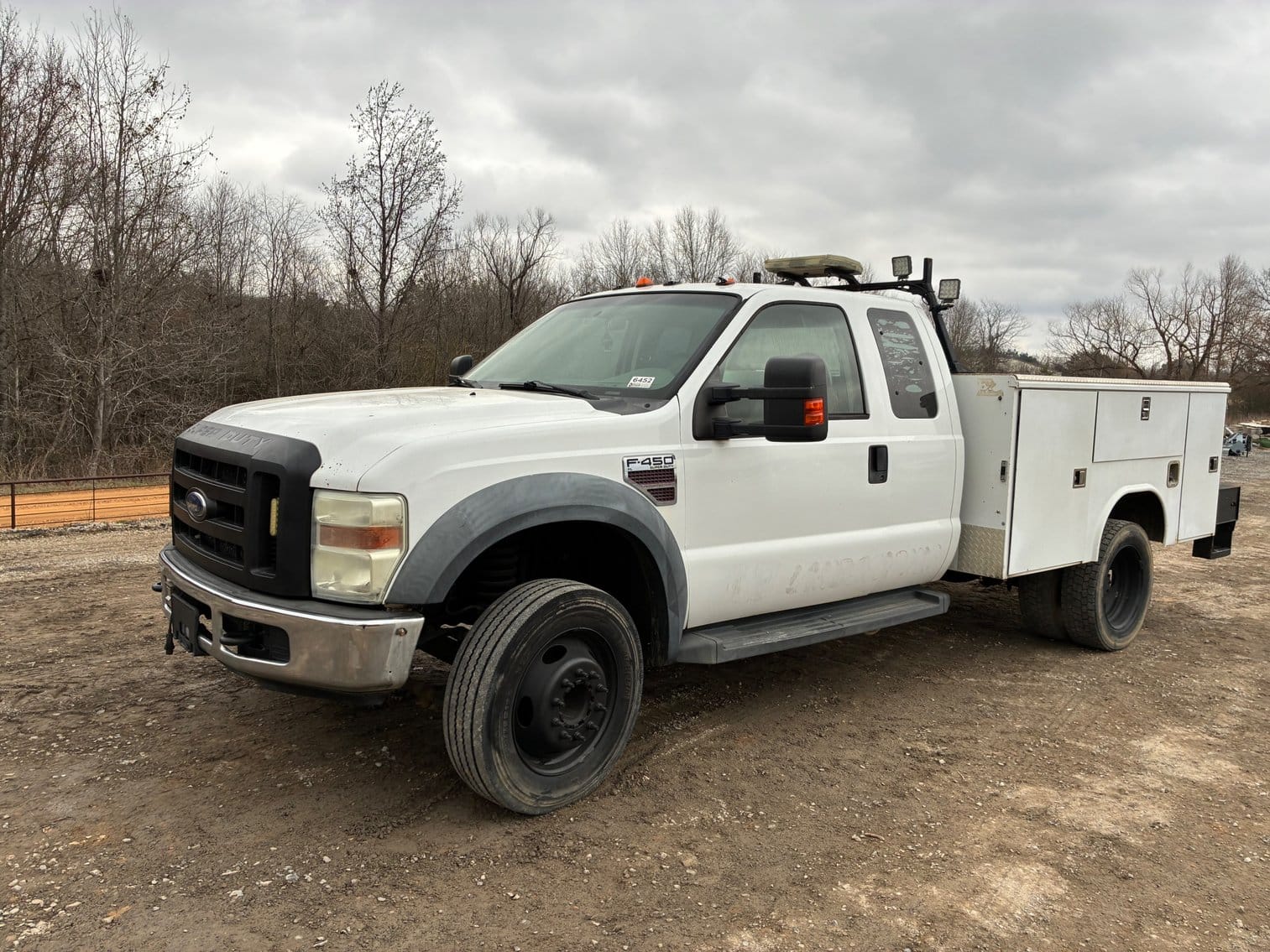 Ford F-450 Equipment Image0