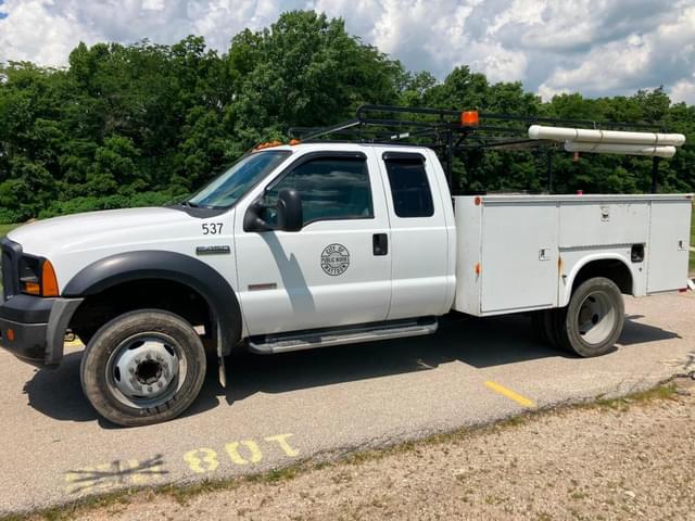 Image of Ford F-450 equipment image 4