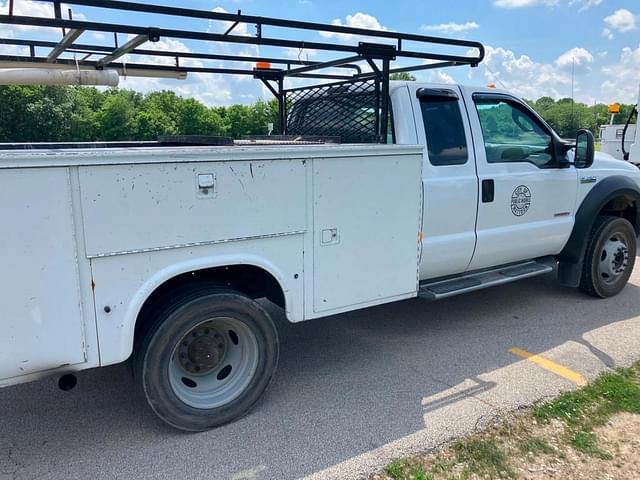 Image of Ford F-450 equipment image 3