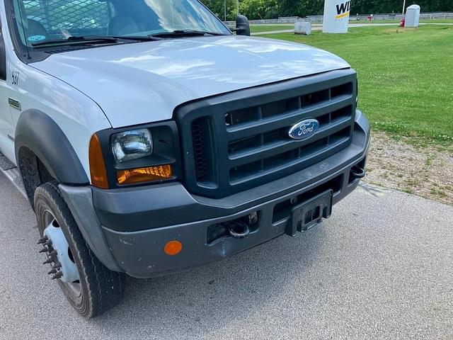 Image of Ford F-450 equipment image 2