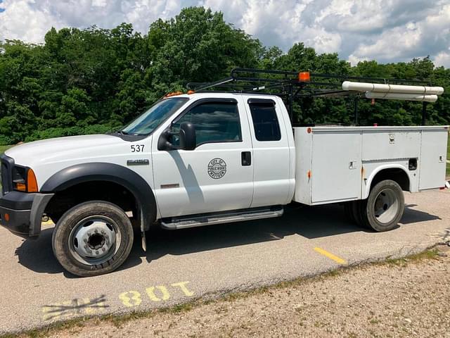 Image of Ford F-450 equipment image 4