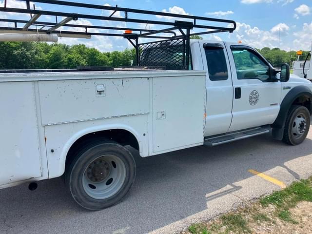 Image of Ford F-450 equipment image 3