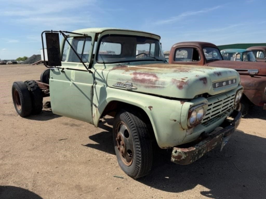 Ford F-500 Equipment Image0