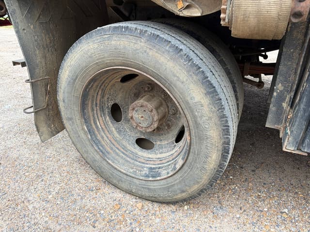 Image of Ford F-550 equipment image 4