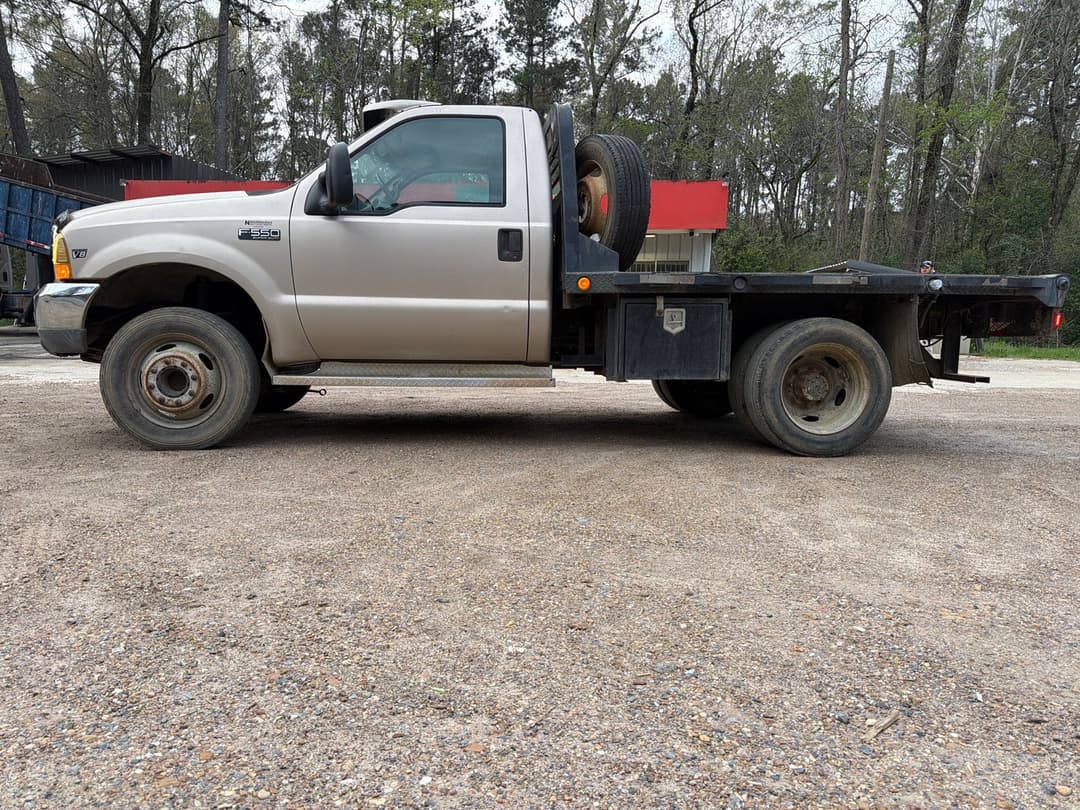 Image of Ford F-550 Primary image