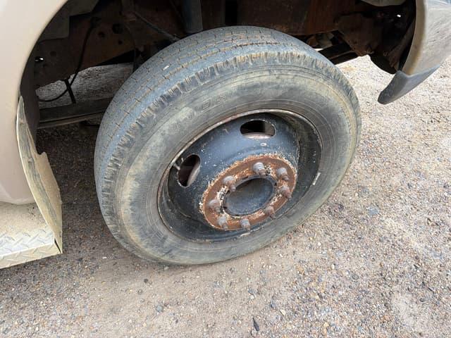 Image of Ford F-550 equipment image 2