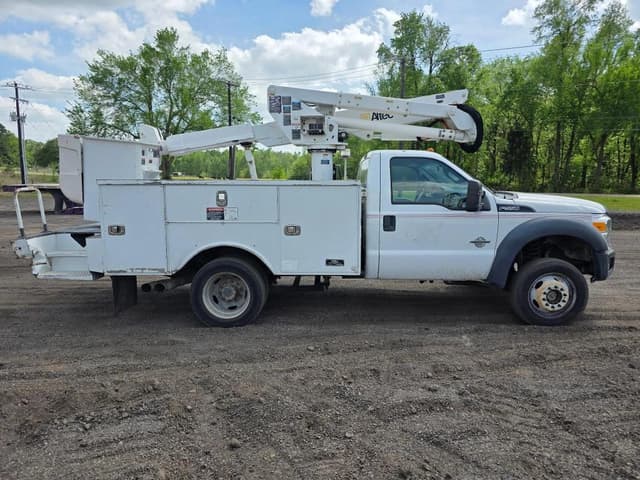 Image of Ford F-550 equipment image 3