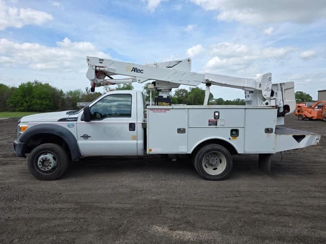 Image of Ford F-550 equipment image 2
