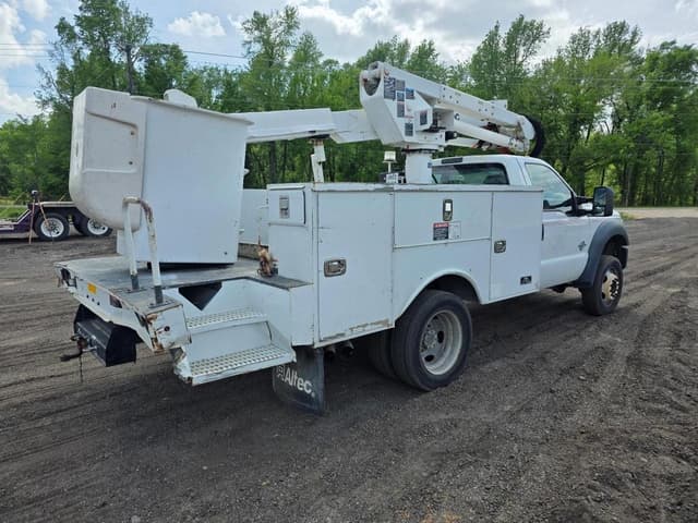 Image of Ford F-550 equipment image 4