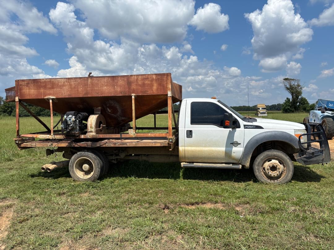 Image of Ford F-550 Primary image