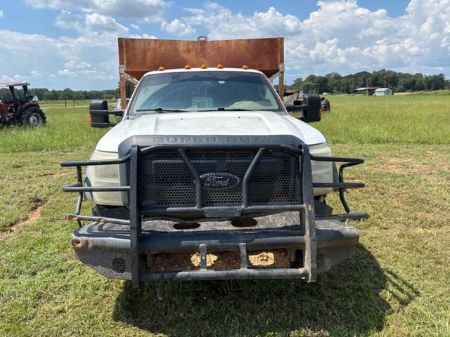 Image of Ford F-550 equipment image 3