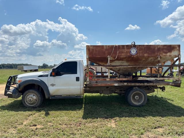 Image of Ford F-550 equipment image 1