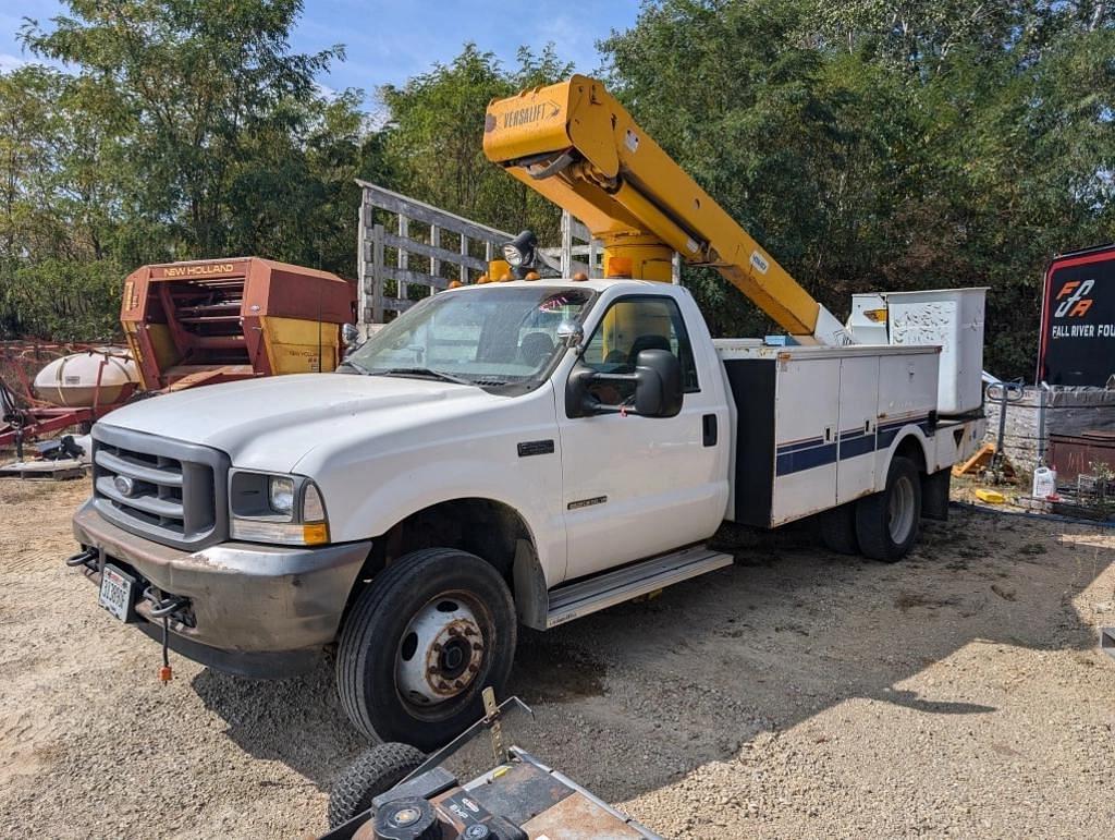 Image of Ford F-550 Primary image