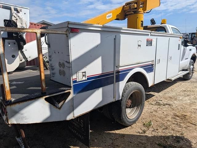 Image of Ford F-550 equipment image 3