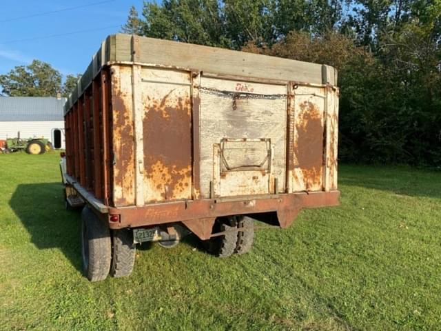 Image of Ford F-600 equipment image 4