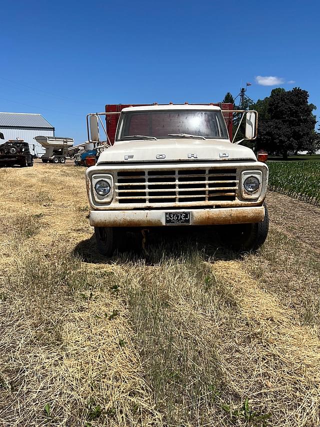 Image of Ford F-600 equipment image 2