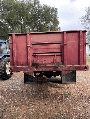 Image of Ford F-600 equipment image 2