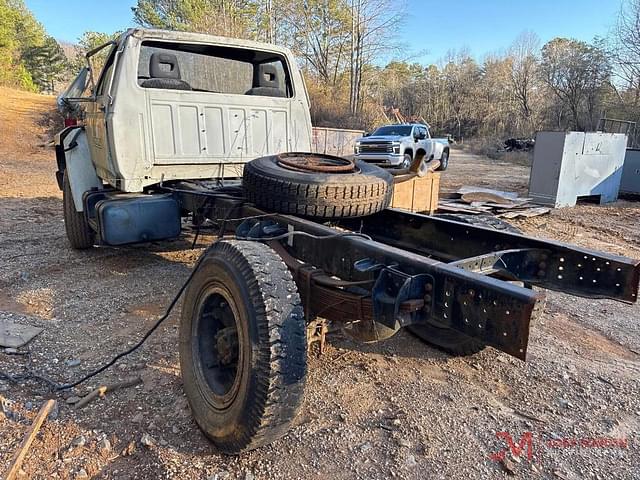 Image of Ford F-600 equipment image 2