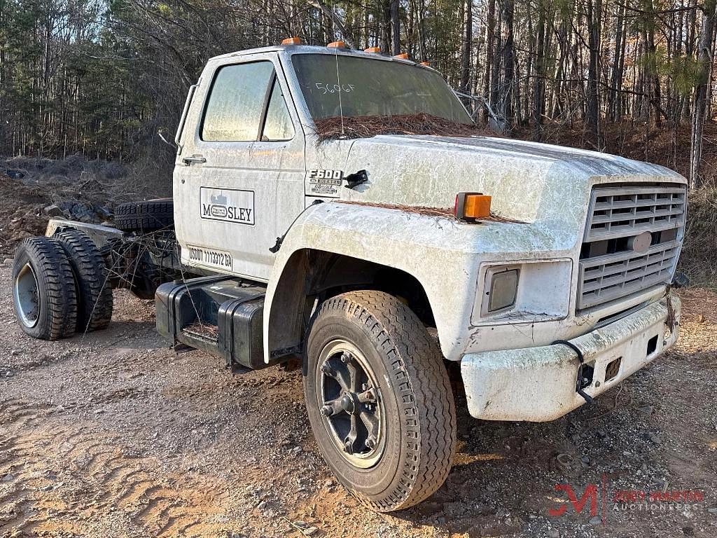 Image of Ford F-600 Primary image