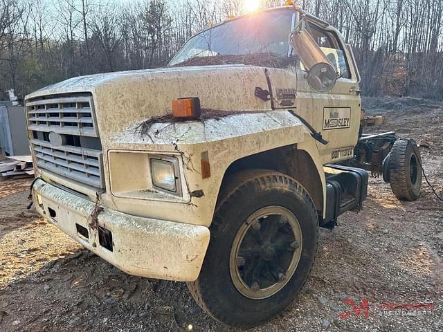 Image of Ford F-600 equipment image 3