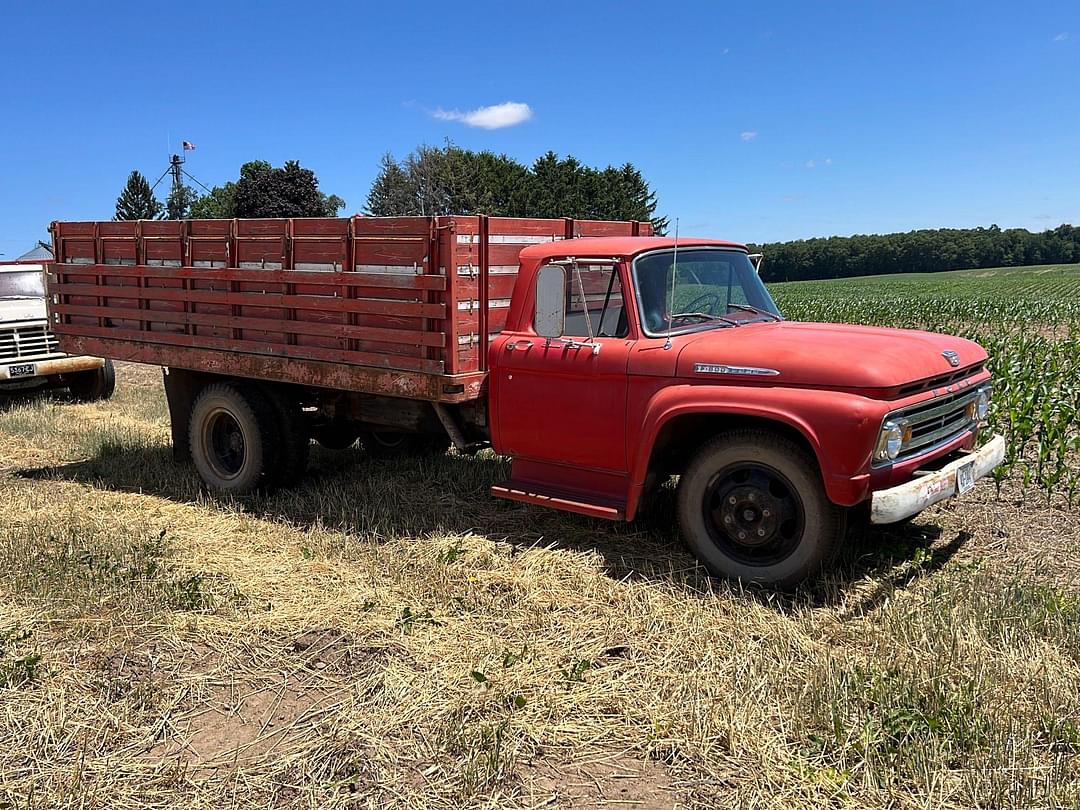 Image of Ford F-600 Primary image