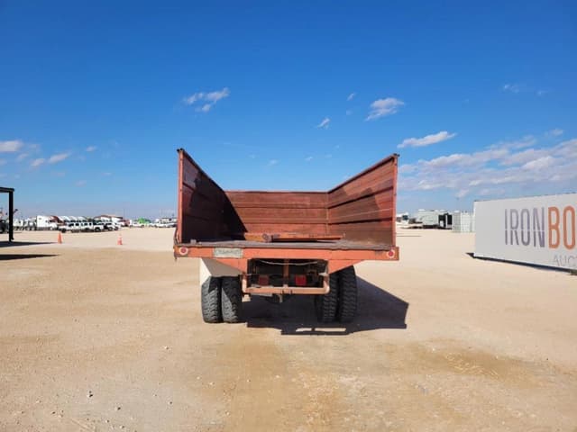 Image of Ford F-600 equipment image 3