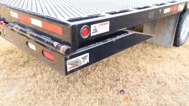 Image of Ford F-650 equipment image 4