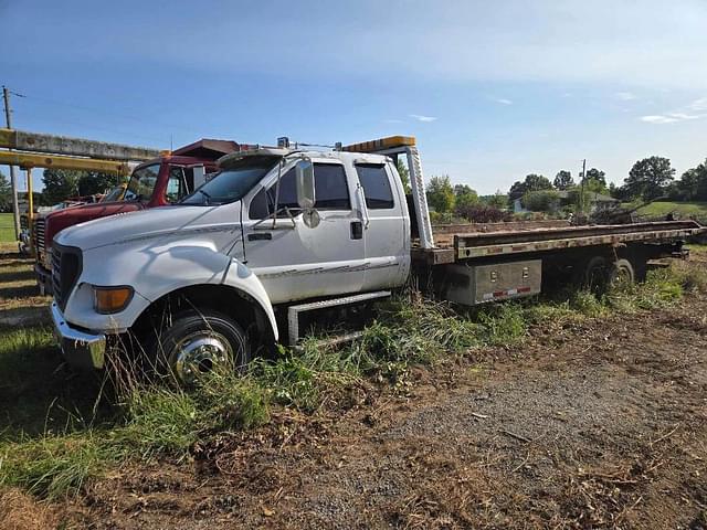 Image of Ford F-650 equipment image 3