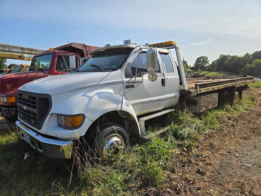 Image of Ford F-650 Primary image