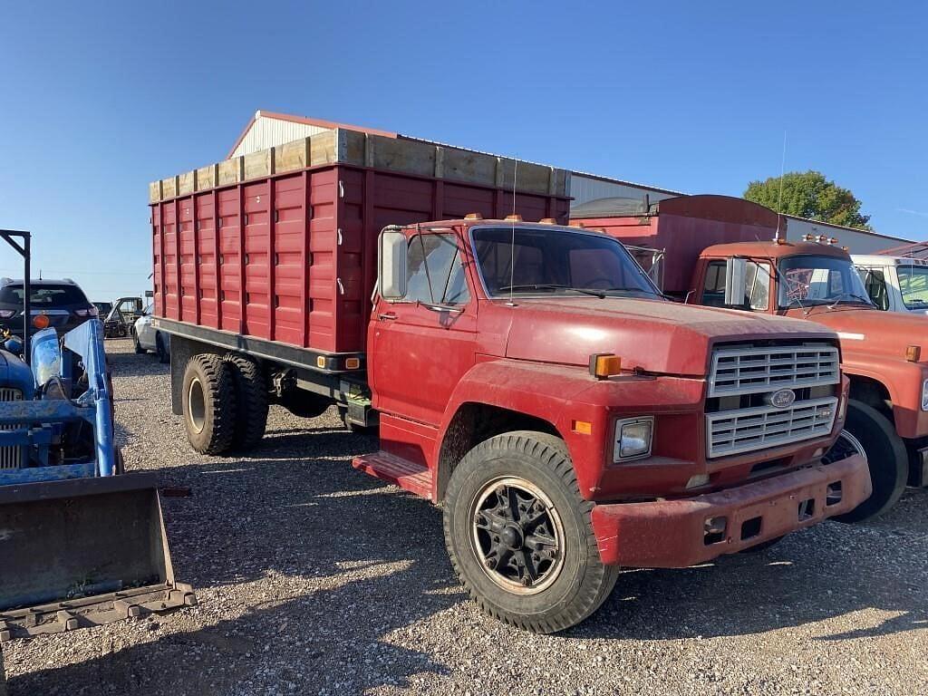 Image of Ford F-700 Primary image