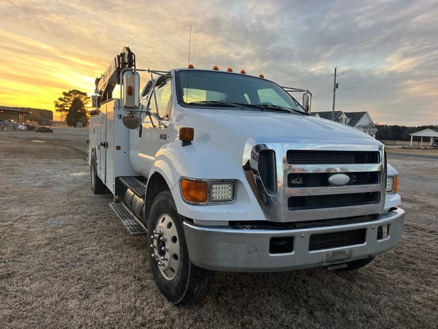 Image of Ford F-750 equipment image 1