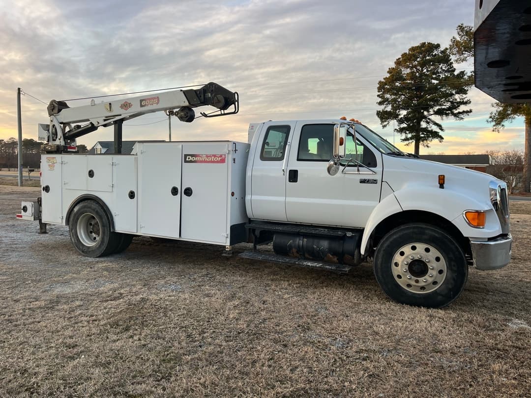 Image of Ford F-750 Primary image