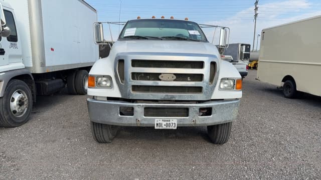 Image of Ford F-750 equipment image 1